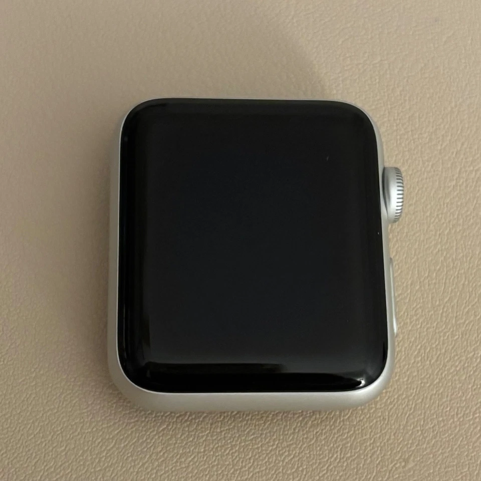 Apple Watch Series 3 42mm GPS Silver Smartwatch - Scratched / Battery Health 86% - Image 2 of 4