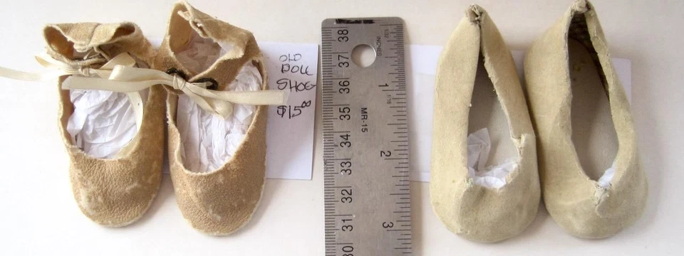 14 Pares Zapatos para Muñecas Antiguas Vintage Varios Tamaños Colores Cuero Tela Vinilo Foto 3 de 4