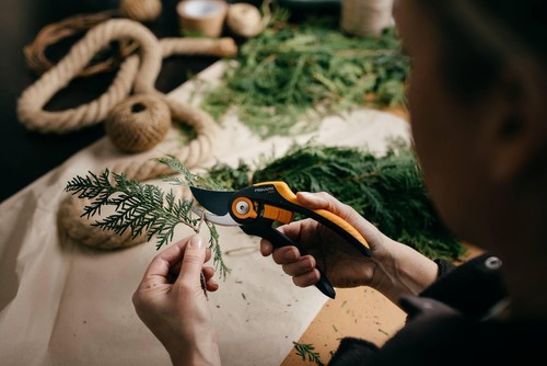 Fiskars Bypass-Gartenschere, Plus SmartFit, P541, Für frische Äste und Zweige - Bild 12 von 12