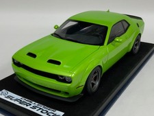 1/18 AutoArt Dodge Challenger SRT Super Stock Sublime Green Custom Base 71769