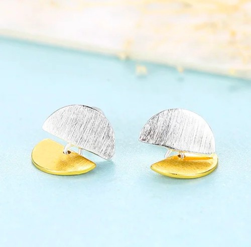 Aretes redondos enchapados en oro de 18k cepillado en forma de abanico de plata de ley 925 - Imagen 10 de 10