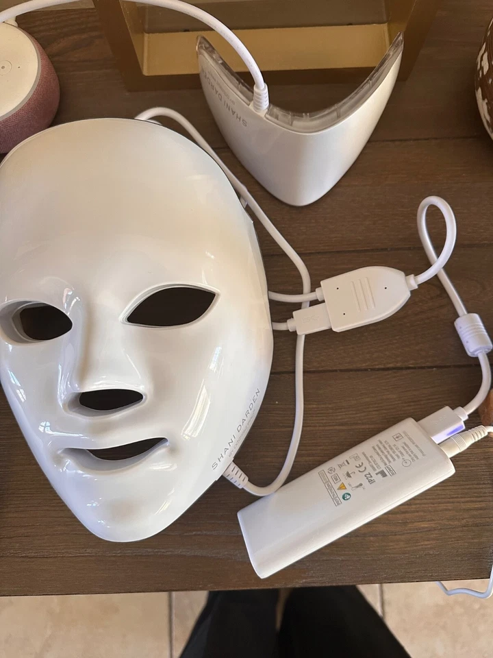 Máscara de luz LED Shani Darden de Deesse Pro Foto 2 de 4