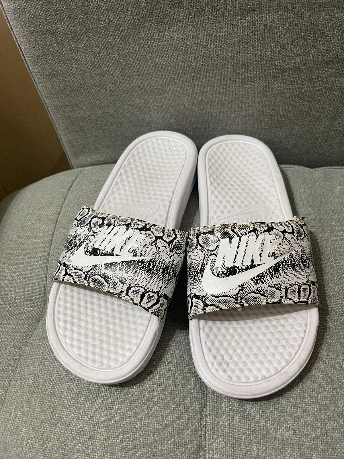 Sandali Nike taglia 4 5