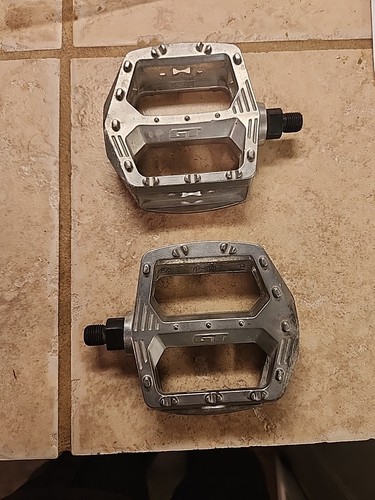 1997 Silver GT (VP-821) 1/2" ALLOY PLATFORM PEDALS Old Mid School BMX Mach One