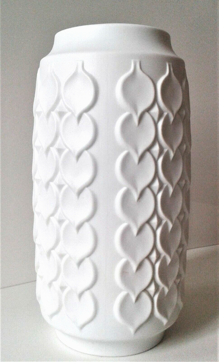 AK KAISER Porzellan Vase Op Art Herzen Biskuit Porzellan weiss Form 181
