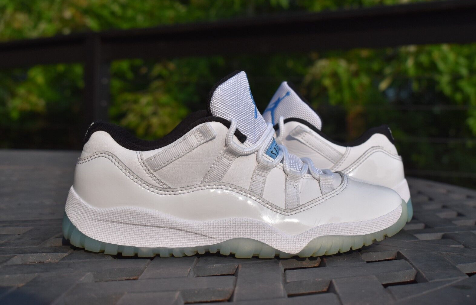 2021 jordan 11 low