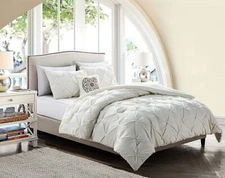 VCNY Home CMN-4CS-QUEN-GP-WH Carmen Comforter Set Color: White, Queen, White 