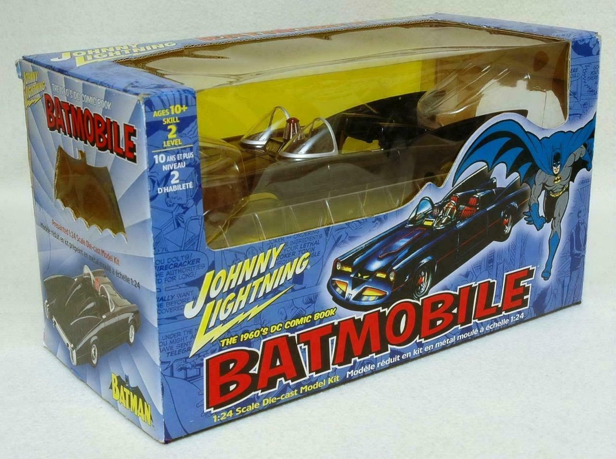 Johnny Lightning 1960's Classic Comics BATMOBILE 1:24 Scale