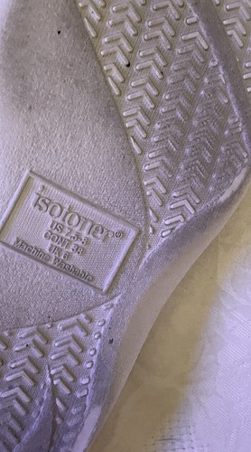 Women’s Isotoner Slippers Size 6.5-7M - Picture 14 of 15