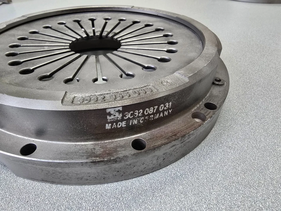 BONITO USADO ORIGINAL PORSCHE 911 915 GMFZ225 PLACA DE PRESIÓN EMBRAGUE 1972-86 8/93 Foto 2 de 4