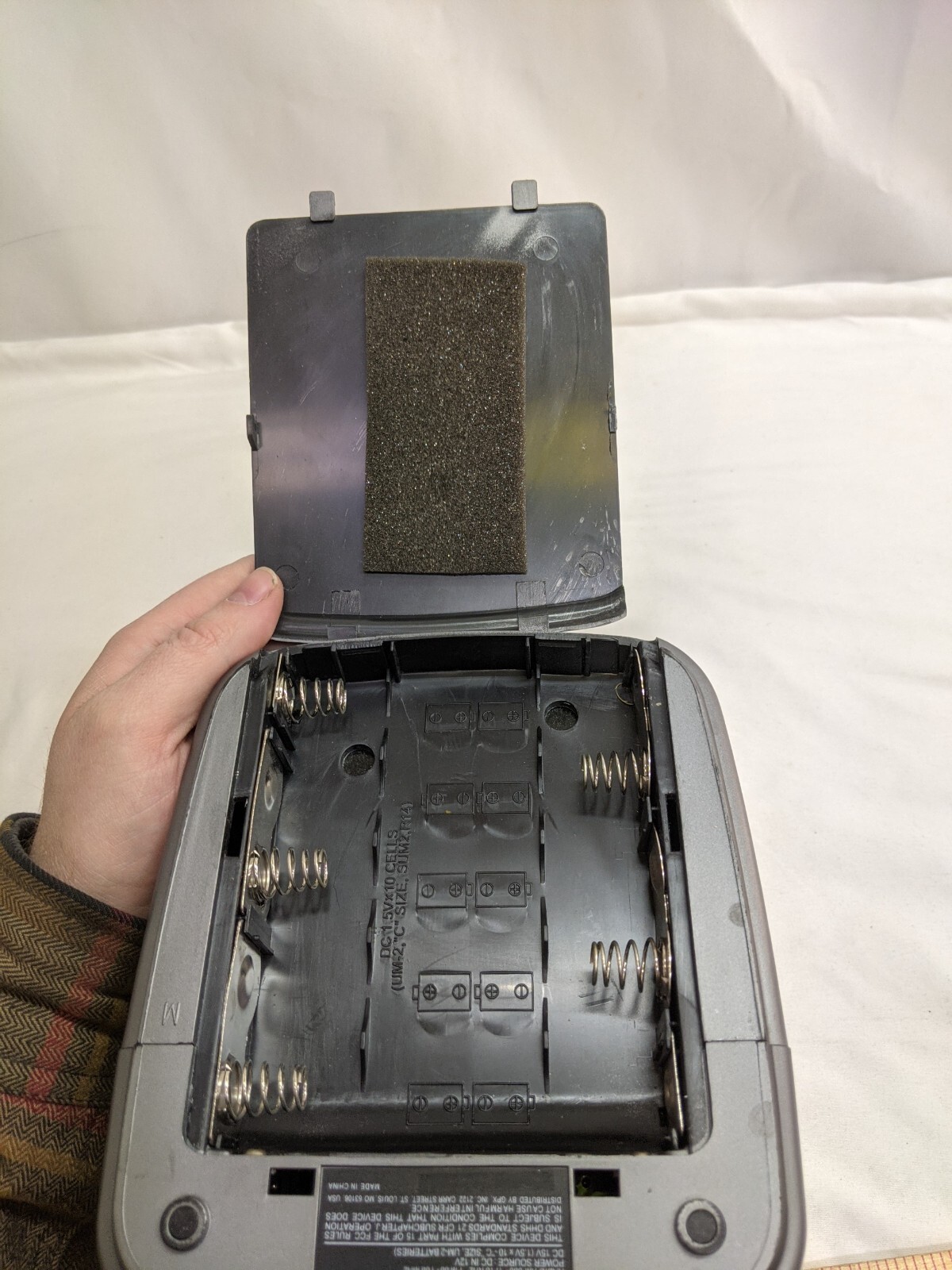 Vintage GPX TVP2 Black & White 5" Portable TV With AM FM Radio    LW