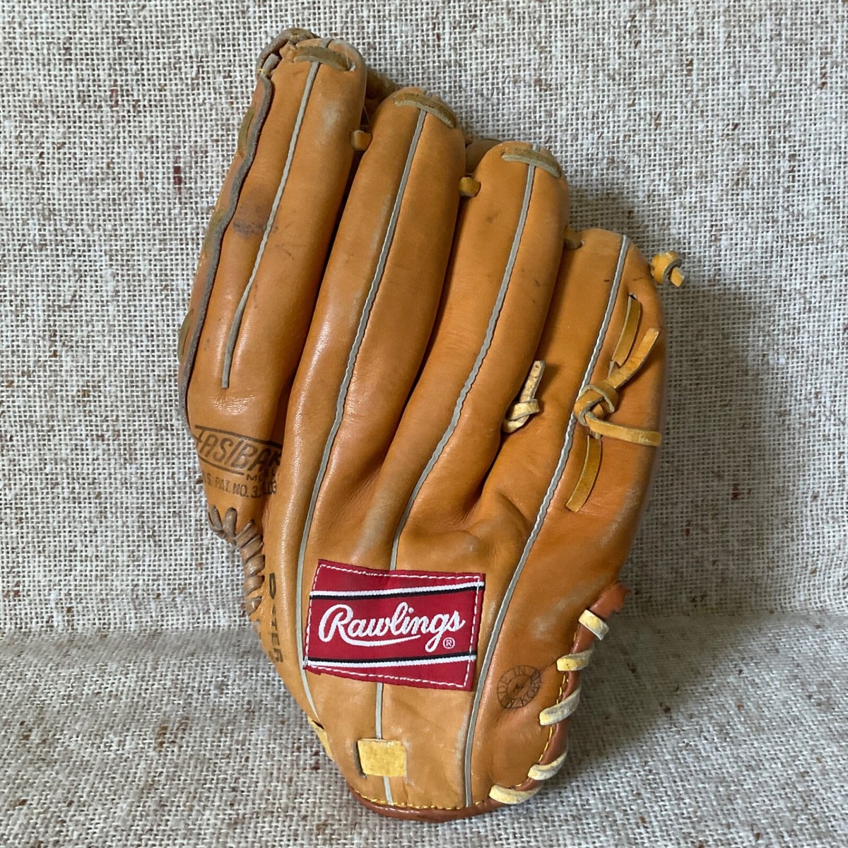 Left hand throw LHT baseball glove Rawlings WW25 Edge-U-Cated Heel