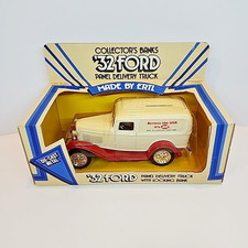 NEW ERTL 1932 Ford Panel Delivery Truck Collector's Banks 1:25 Die Cast Metal