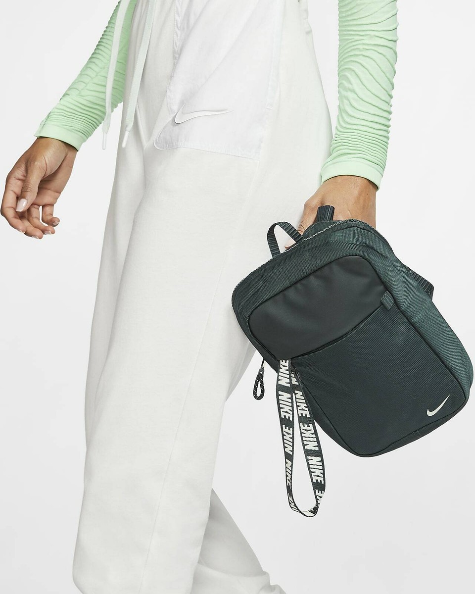 nike essentials hip pack bag