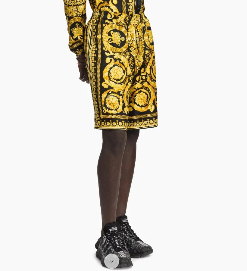 Shorts Versace Borocco estampa preta e dourada 100% seda tamanho 30-40, 46-56 US$ 1.295 novo com etiquetas - Imagem 3 de 4