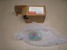  HONEYWELL T7506A 1049 ELECTRONIC SPACE TEMPERATURE SENSOR MICRONIK 75 