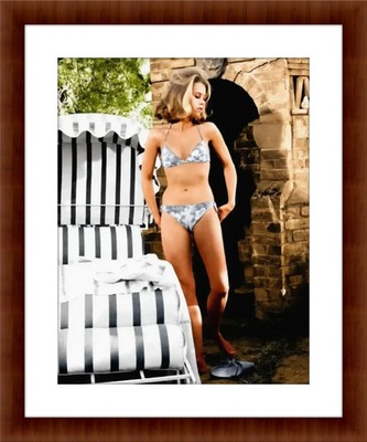Jane Fonda 8.5 x 11 Color Unframed Collectable Photograph