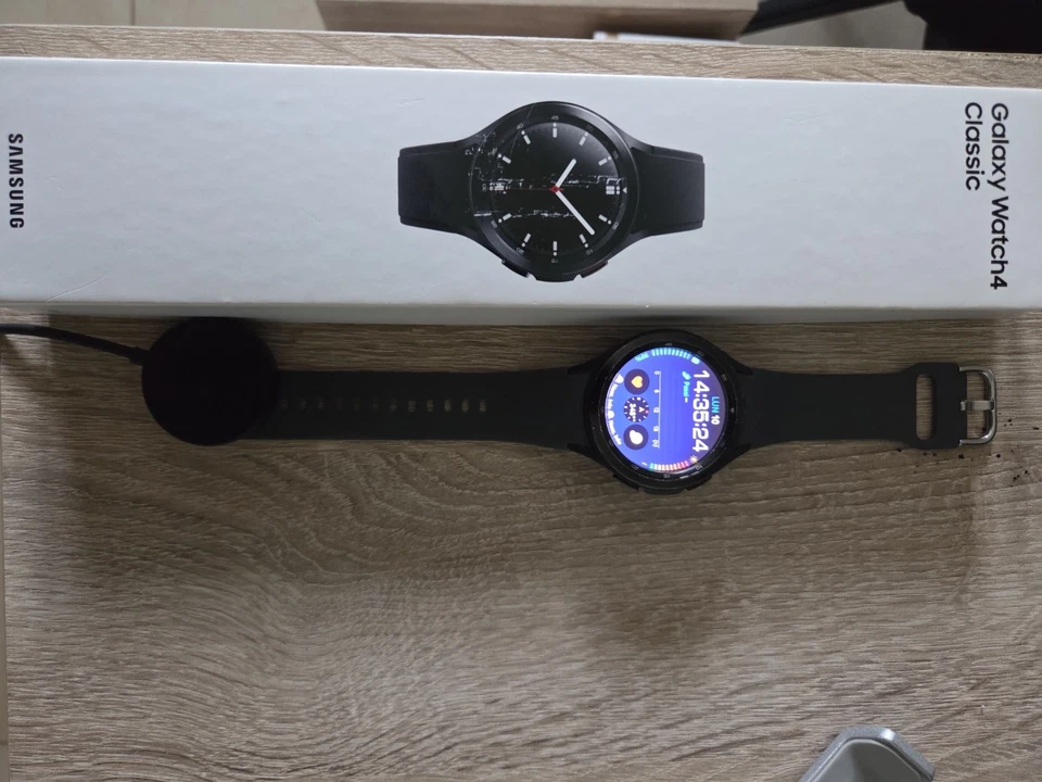 Samsung Galaxy Watch4 Classic, foto 3 di 5