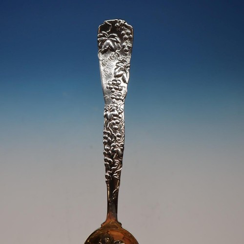 Tiffany Sterling Silver - Vine Grape - 8½" Berry Serving Spoon - Fruit in Bowl - Picture 4 of 6