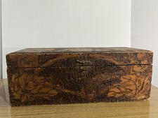 Caja de baratijas estilo Art Nouveau pirógrafo de madera antiguo/vintage