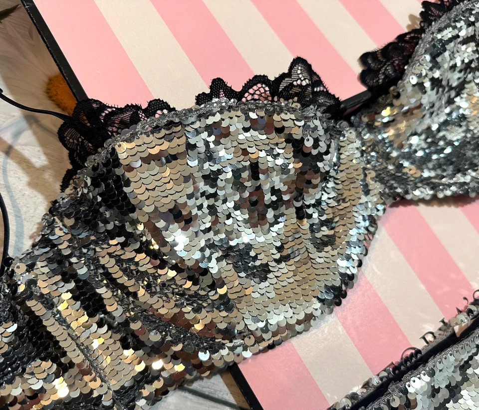 Conjunto de bragas VS For Love & Lemons Maia con aros cintura alta negro y lentejuelas Foto 4 de 4