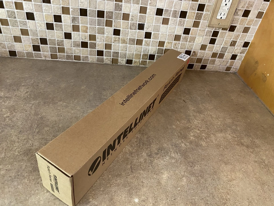 24 PORT CAT5E ETHERNET NETWORK RACKMOUNT PATCH PANEL INTELLINET 513555 A5-109 - Image 3 of 4