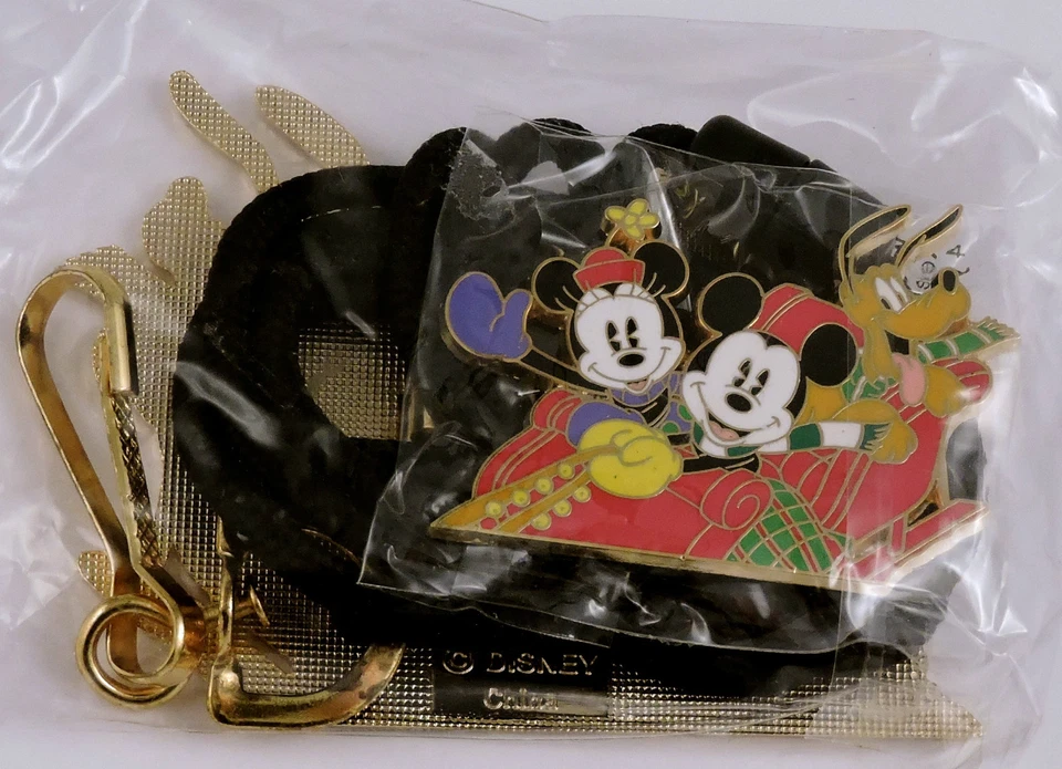 DLR Navidad 2004 Cordón Trineo Pin Set Mickey Minnie Pluto Elenco Exclusivo LE Foto 2 de 2