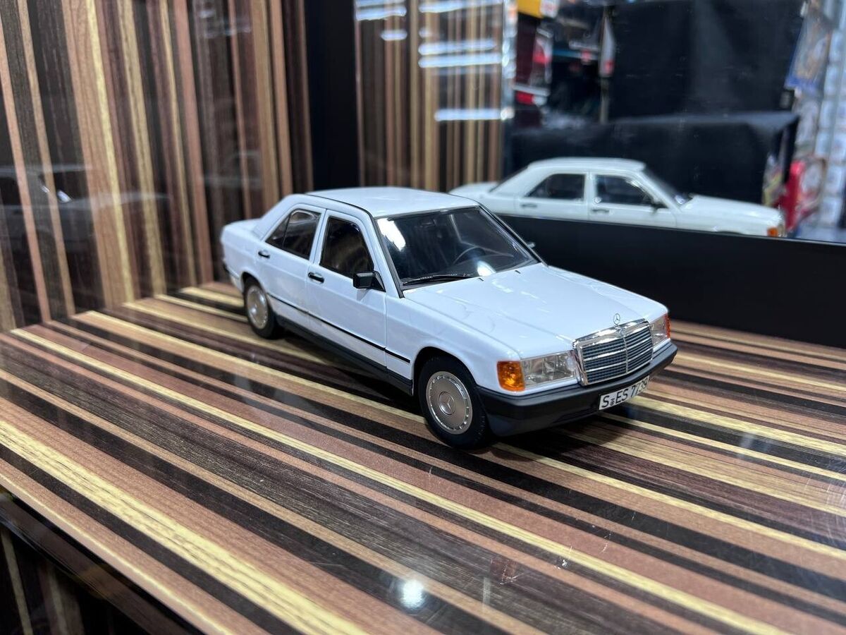 1/18 Diecast Mercedes-Benz 190 E 1982 White Norev Scale 1/18 Diecast Mercedes-Benz 190 E 1982 White Norev Scale