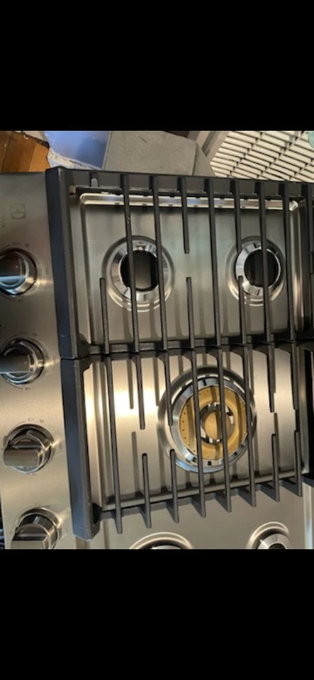 Electrolux ECCG3068A 30"W 5 quemadores cocina de gas - acero inoxidable Foto 2 de 4