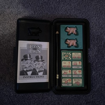 Vintage 1984 MB Games Pass The Pigs Pocket Game sehr guter Zustand