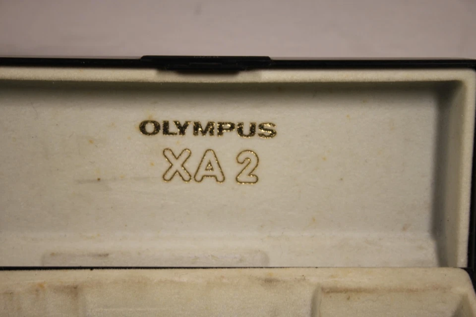 Estuche Olympus XA2 SOLO caja de plástico para cámara XA2 genuino OEM vintage Foto 4 de 4