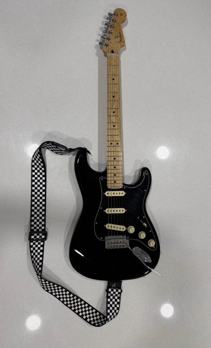 Fender Modern Player Stratocaster　ストラト Preços baixos em Fender Modern Player Stratocaster em Guitarras