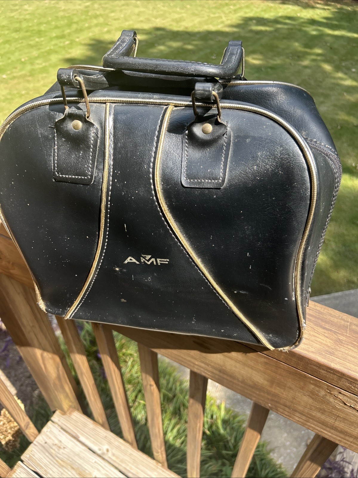 Vintage AMF STRIKELINE Bowling Ball Bag Black w/ Gold Trim M