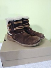 UGG AUSTRALIA KIDS size 4 WINTER BOOTS BROWN with White Trim and Leather Laces