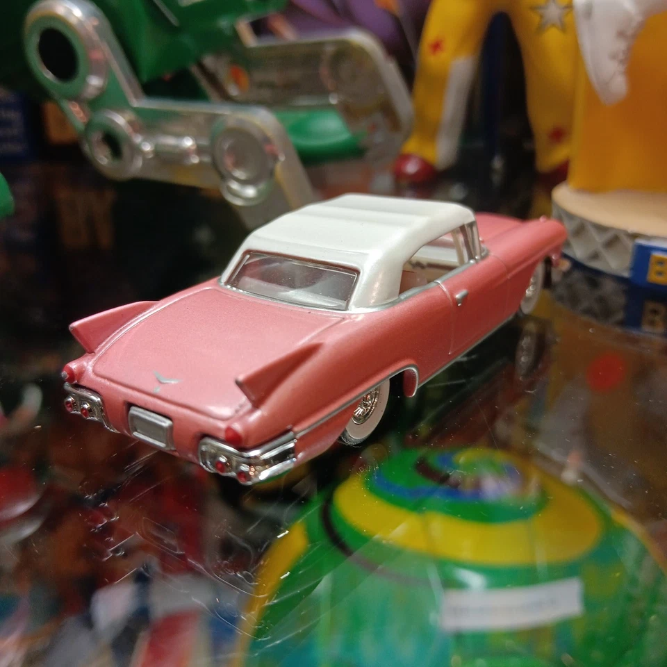 Hot Wheels 1957 Cadillac El dorado Pink Elvis car - Изображение 2 из 4