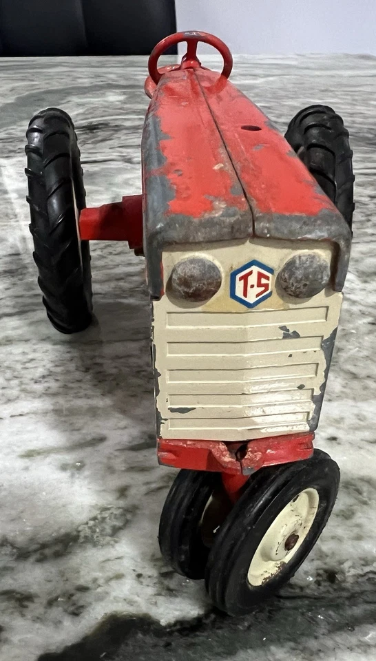 Tru Scale 1:16 Scale Red Tractor Farm Toy Vintage USA Narrow Front - Image 3 of 4