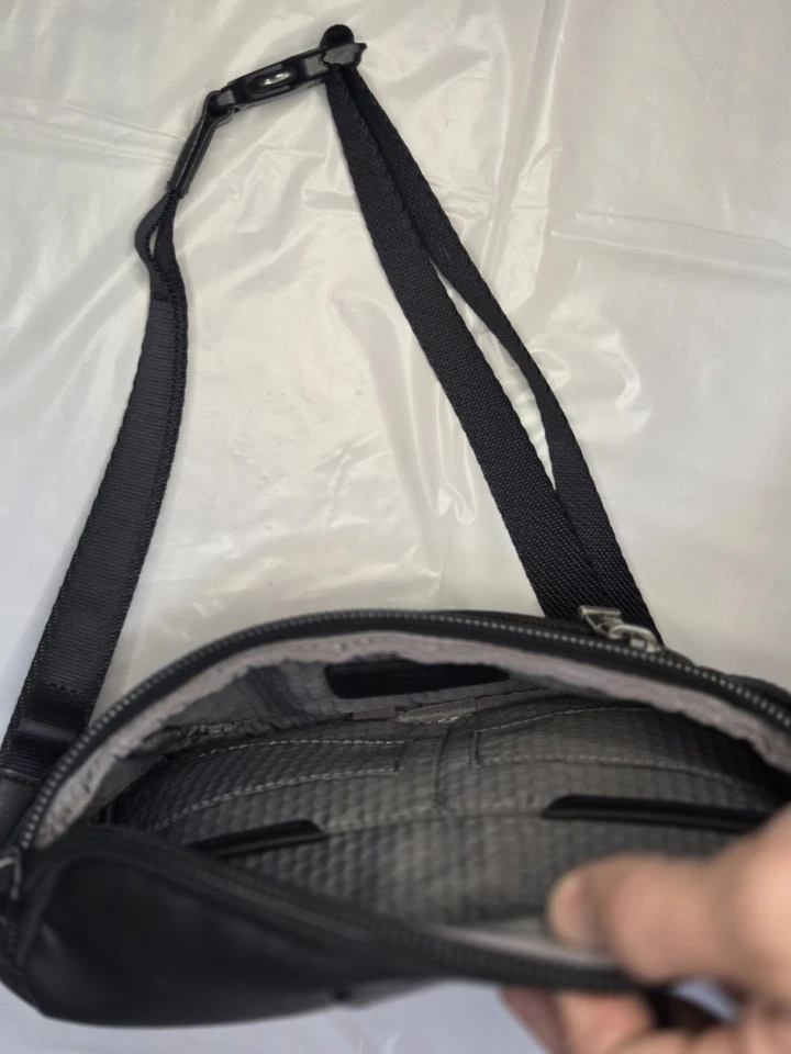 Tumi Alpha Bravo Classic Travel Messenger Bag - Image 3 of 4