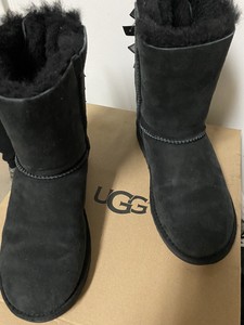 black ugg boots size 4