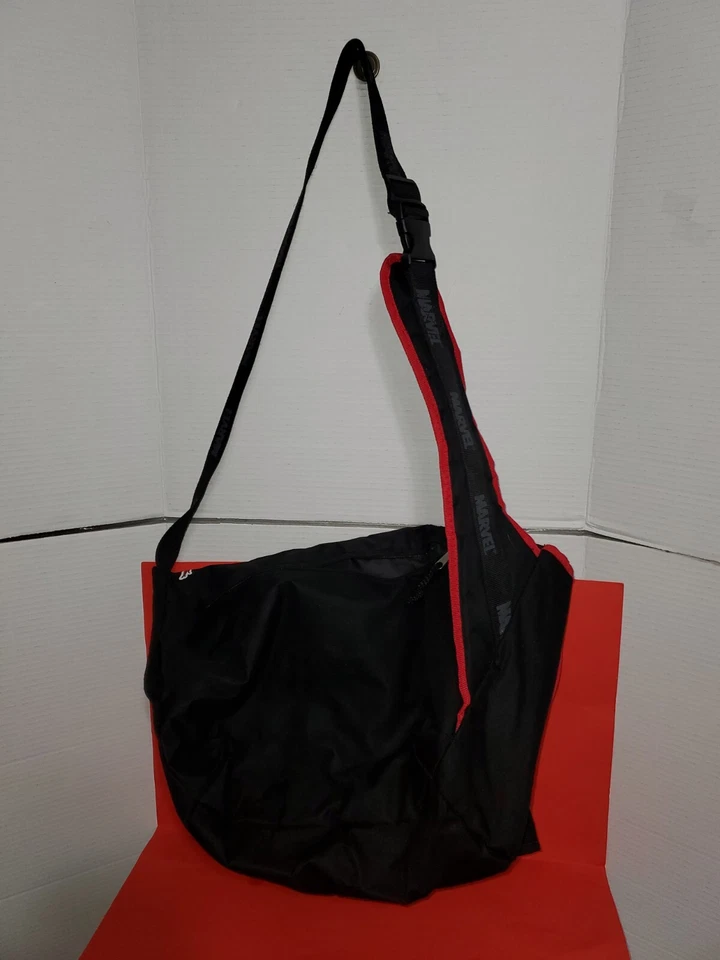 Marvel Heroes Barnes Noble Exclusivo Bolso Bandolera Mensajero Negro Rojo Gorra Spiderman Foto 3 de 4