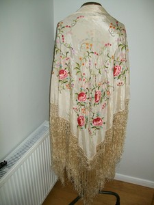 LARGE & BEAUTIFUL ANTIQUE / VINTAGE CHINESE SILK EMBROIDERED PIANO SHAWL