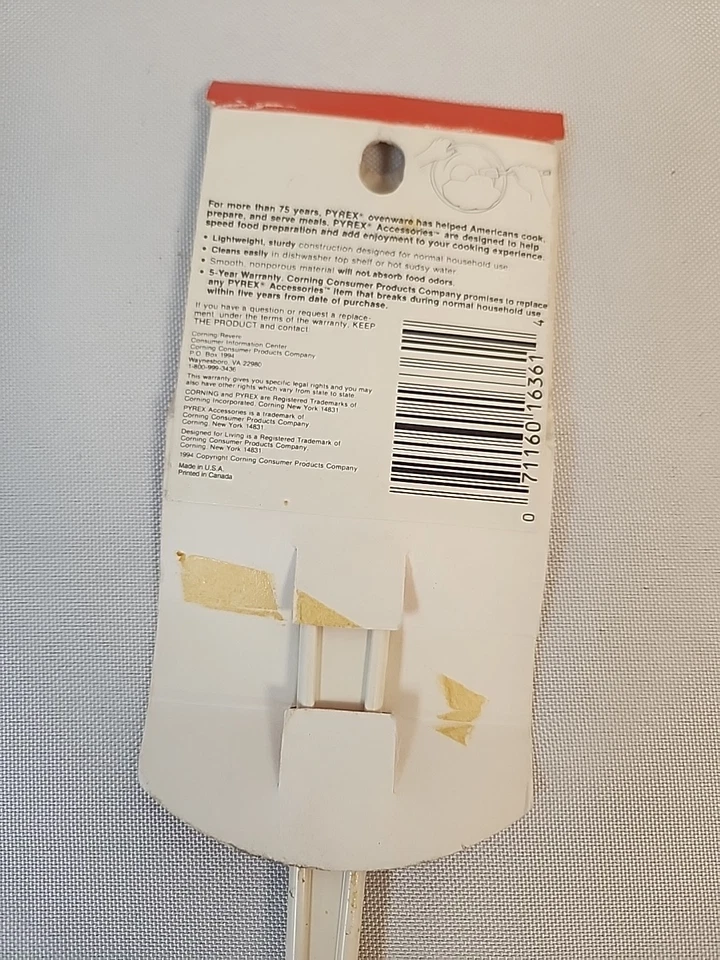 Vintage  90'S Pyrex Accessories Heat Resistant 8" Spatula Scraper New Old Stock - Image 4 of 4