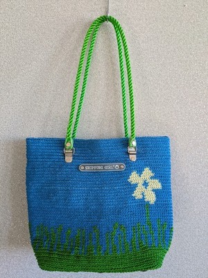 Vintage überspringendes Mädchen handgefertigt grün & blau Blumen PVC Garn Seil Schultertasche Handtasche