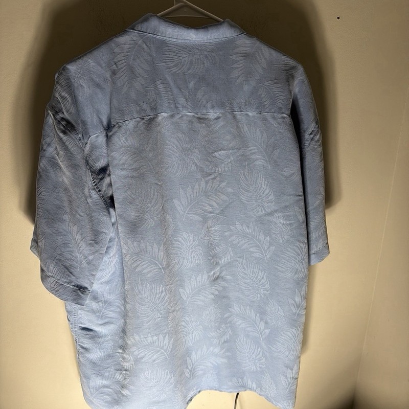 Jos A Banks Blue & white palm leaf pattern button-up  made in El Salvador. 🇸🇻