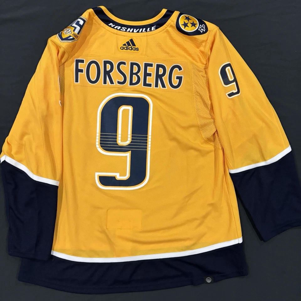 Camiseta Nashville Predators Filip Forsberg #9 Auténtica NHL, Adidas, Cosida Nueva Sin Etiquetas Foto 3 de 4
