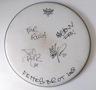 Schlagzeugfell mit Autogrammen von Fettes Brot von 2008