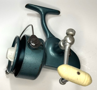 Vintage Penn 704 Spinfisher Spinning Reel