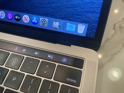 Apple MacBook Pro 13 Inch touch bar (2016) intel i5 ,16gb RAM