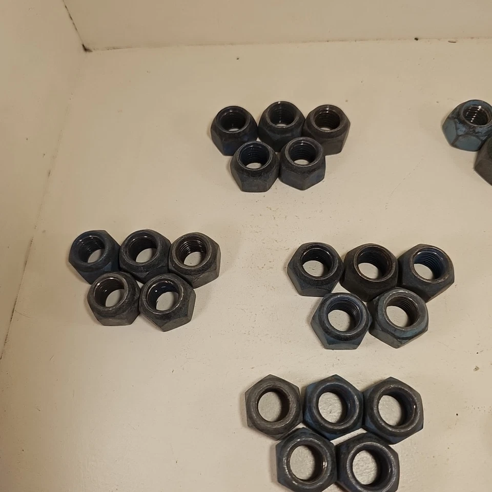 Lote De 43 Tuercas NOS OEM Genuinas GM 9590477 Foto 2 de 4