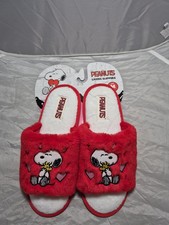    Peanuts Snoopy  Woodstock Valentines Red Fuzzy Slippers Size 7 / 8 A5