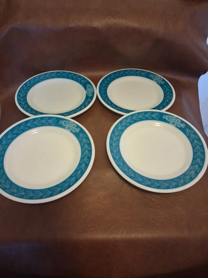 Pyrex 1960s Bluegrass Themed Opaque Glass (Milk Glass) dinner Plate Set Of  4 - Image 2 of 3